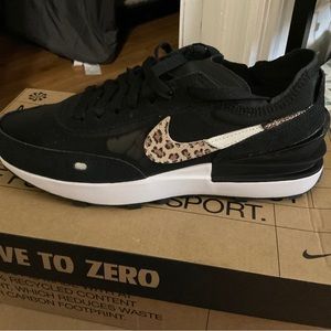 women nike waffle one SE